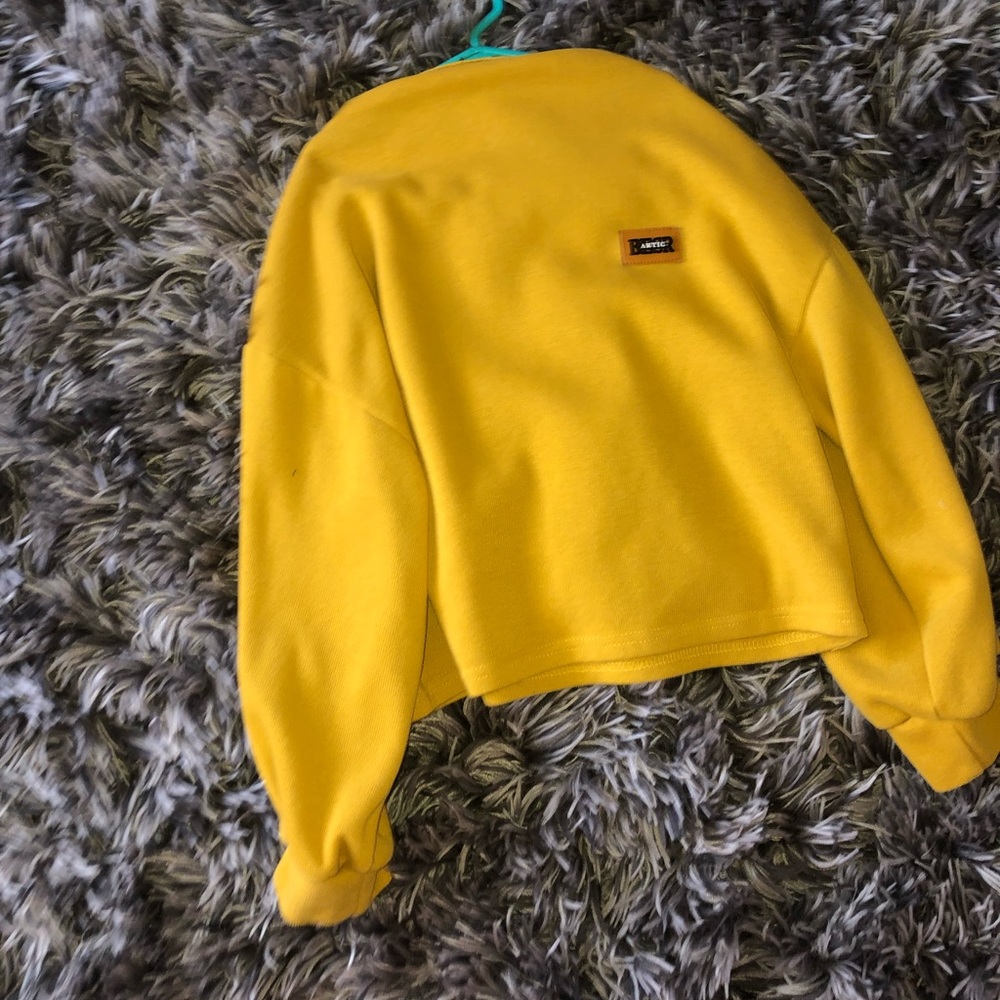 cropped mustard hoodie 🌞